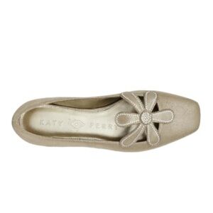 NWT Katy Perry Collections Women's Cream Daisy Flats size 9.5